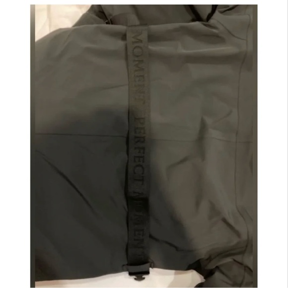 Perfect moment ski jacket - Picture 7 of 8